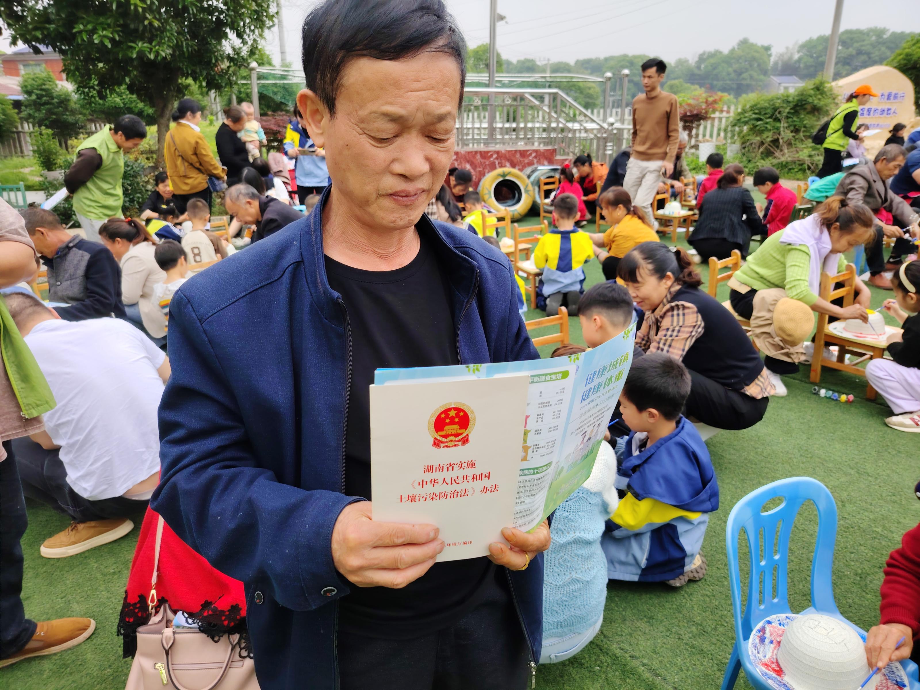 1713843316646001196.jpg 4.23桃江普法宣傳2.jpg