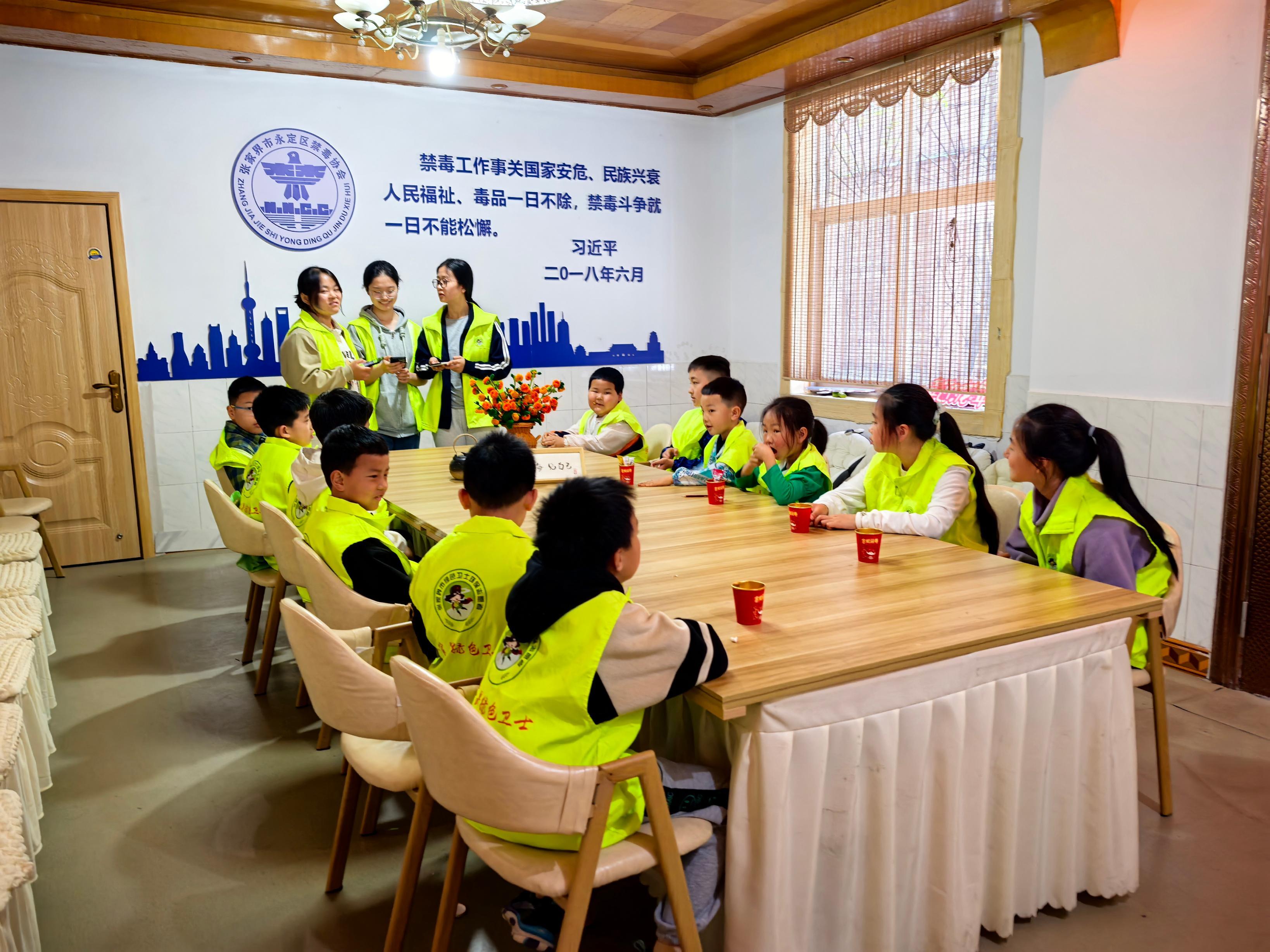 1745400377111062568.jpg 4.23綠色衛士張家界1.jpg